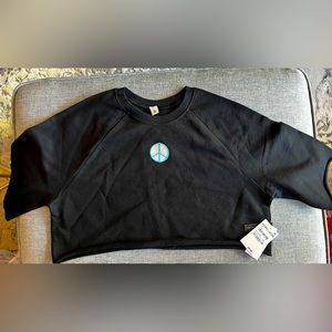 NWT🏷️ bp Black Peace Emb Crop